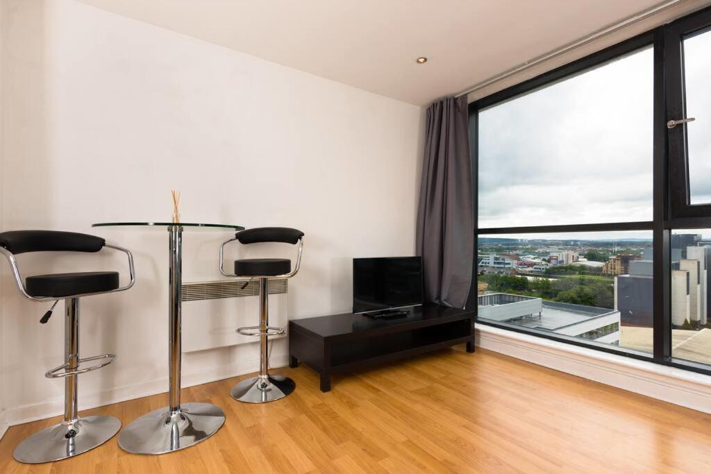 Trendy 10Th Floor Studio Apartment Glasgow Exterior photo