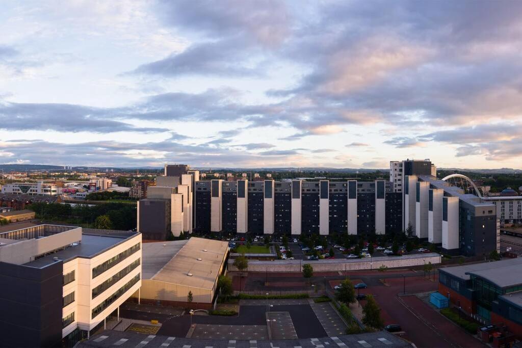 Trendy 10Th Floor Studio Apartment Glasgow Exterior photo